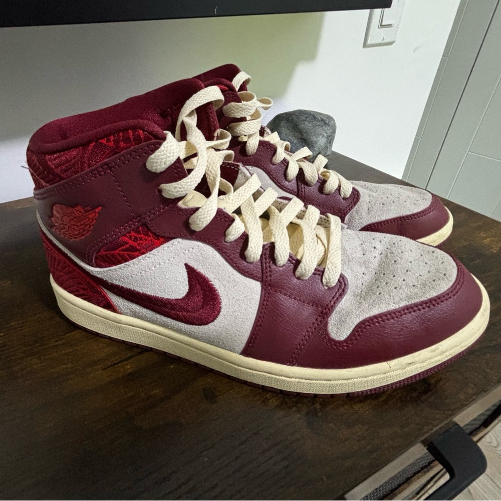 Jordan 1 Mid SE